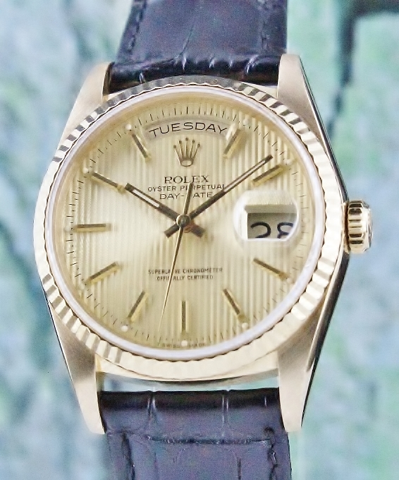 (image for) A ROLEX 18K MEN SIZE YELLOW GOLD OYSTER PERPETUAL DAY-DATE / 18238